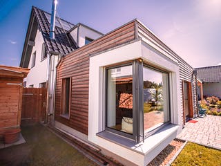 Fertighaus Sonnenhaus in Osnabrück von Hausbau Heggemann Schlüsselfertig ab 500000€, Satteldach-Klassiker Außenansicht 3