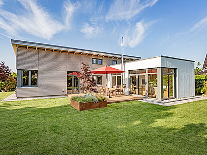 Holzbungalow mit Flachdachanbau von Heggemann
