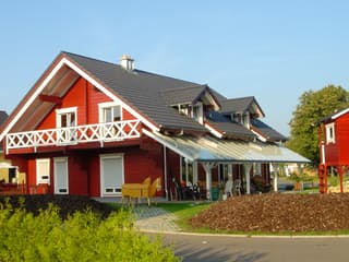 Fertighaus Heike von Holzhaus Rosskopf Schlüsselfertig ab 599000€, Blockhaus Außenansicht 1