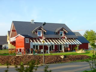 Fertighaus Heike von Holzhaus Rosskopf Schlüsselfertig ab 599000€, Blockhaus Außenansicht 3