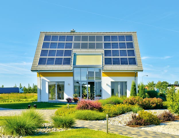 Modernes Einfamilienhaus mit Photovoltaikanlage