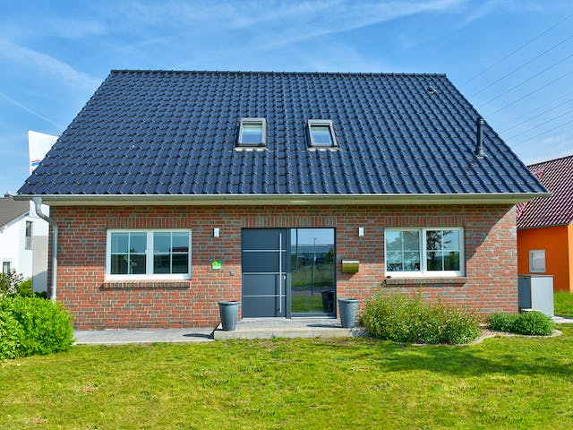 Massivhaus Mailand von HELMA MASSIVHAUS Schlüsselfertig ab 322550€, Satteldach-Klassiker Außenansicht 5