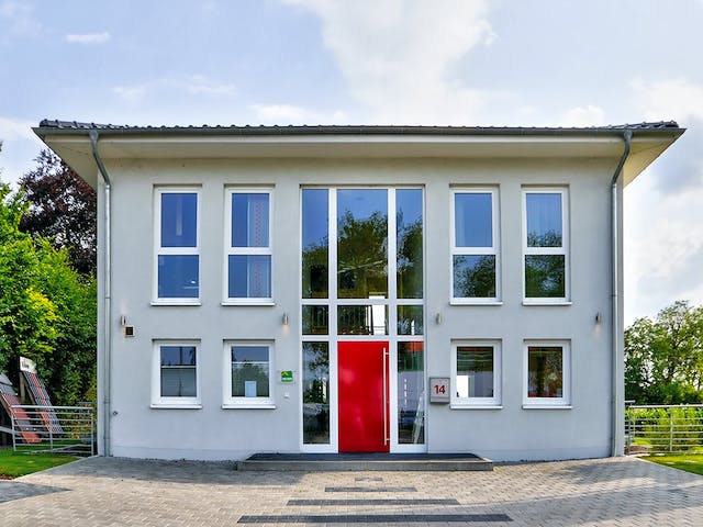 Massivhaus Strasbourg von HELMA MASSIVHAUS Schlüsselfertig ab 490300€, Stadtvilla Außenansicht 6