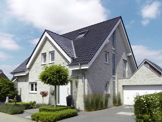 Massivhaus Beckum von HELSTI Massivhaus Schlüsselfertig ab 408000€, Satteldach-Klassiker Außenansicht 1