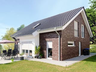 Massivhaus Hagen von HELSTI Massivhaus Schlüsselfertig ab 338000€, Satteldach-Klassiker Außenansicht 2