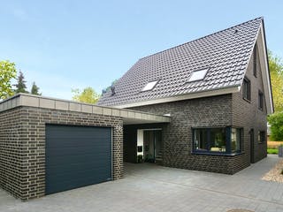 Massivhaus Rostock von HELSTI Massivhaus Schlüsselfertig ab 325000€, Satteldach-Klassiker Außenansicht 1