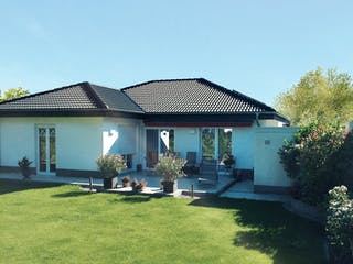 Massivhaus Wuppertal von HELSTI Massivhaus Schlüsselfertig ab 323000€, Bungalow Außenansicht 3
