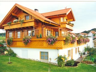 Fertighaus Hochkönig von TIROLIA Ausbauhaus ab 142962€, Blockhaus Außenansicht 4