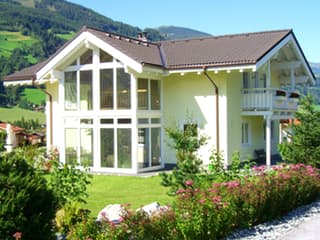 Fertighaus Hochkönig von TIROLIA Ausbauhaus ab 142962€, Blockhaus Außenansicht 5