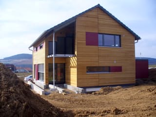 Fertighaus Hohstein von Holzhaus Roßkopf Schlüsselfertig ab 249000€, Satteldach-Klassiker Außenansicht 1