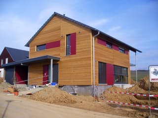 Fertighaus Hohstein von Holzhaus Roßkopf Schlüsselfertig ab 249000€, Satteldach-Klassiker Außenansicht 2