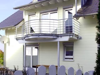 Blockhaus Höger B174 von Frammelsberger R. Ingenieur-Holzbau, Satteldach-Klassiker Außenansicht 3