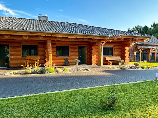 Blockhaus Blockhaus Bodensee von Holzbau rustikal - Blockhäuser Bausatzhaus ab 182558€, Satteldach-Klassiker Außenansicht 1