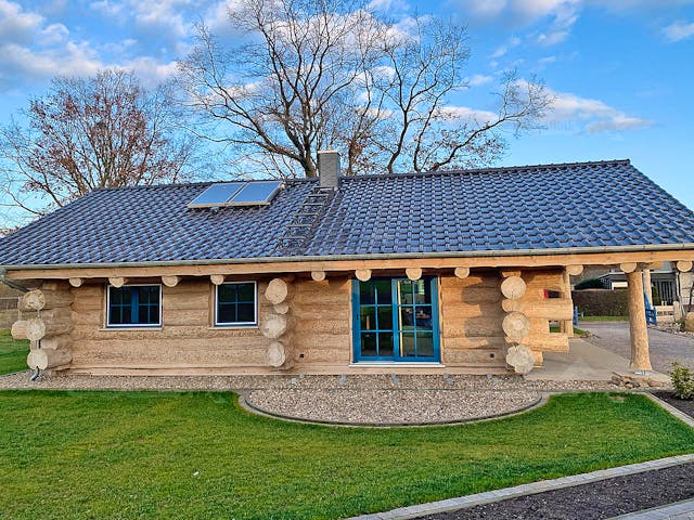 Blockhaus Blockhaus Gransee von Holzbau rustikal - Blockhäuser Bausatzhaus ab 91870€, Satteldach-Klassiker Außenansicht 3