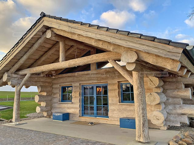 Blockhaus Blockhaus Gransee von Holzbau rustikal - Blockhäuser Bausatzhaus ab 91870€, Satteldach-Klassiker Außenansicht 4