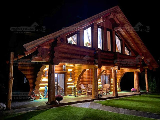 Blockhaus Blockhaus Montreal von Holzbau rustikal - Blockhäuser Bausatzhaus ab 211680€, Satteldach-Klassiker Außenansicht 4