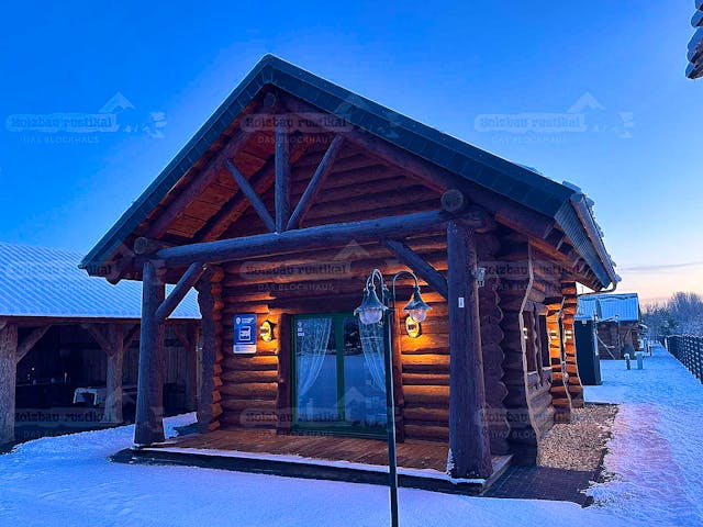 Blockhaus Blockhütte Ottawa von Holzbau rustikal - Blockhäuser Bausatzhaus ab 78850€, Blockhaus Außenansicht 3