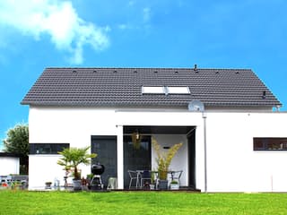 Fertighaus Homestory 093 von Lehner Haus Schlüsselfertig ab 390000€, Satteldach-Klassiker Außenansicht 2