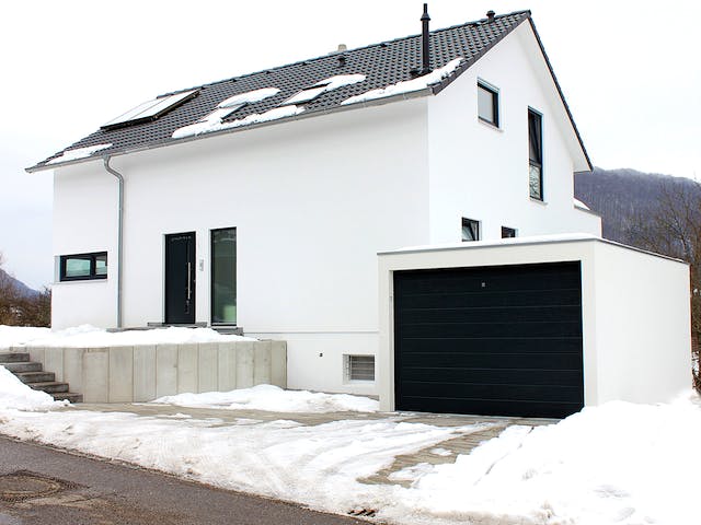 Fertighaus Homestory 114 von Lehner Haus Schlüsselfertig ab 396500€, Satteldach-Klassiker Außenansicht 1