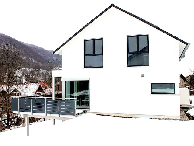 Fertighaus Homestory 114 von Lehner Haus Schlüsselfertig ab 396500€, Satteldach-Klassiker Außenansicht 2