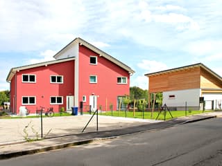 Fertighaus Homestory 256 von Lehner Haus Schlüsselfertig ab 747500€, Satteldach-Klassiker Außenansicht 1 Fertighaus Homestory 256 von Lehner Haus Schlüsselfertig ab 747500€, Satteldach-Klassiker Außenansicht 1