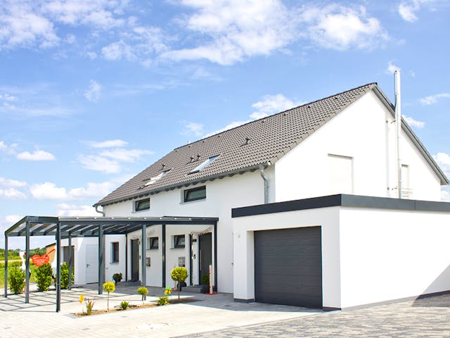 Fertighaus Homestory 343 von LEHNER HAUS, Satteldach-Klassiker Außenansicht 1