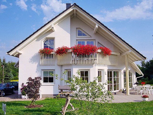 Massivhaus Susi III von HSE Massivhaus Schlüsselfertig ab 277940€, Satteldach-Klassiker Außenansicht 3