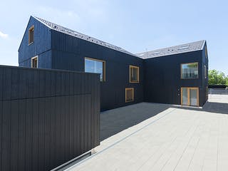 Fertighaus Black von Huber Holzbau, Satteldach-Klassiker Außenansicht 3