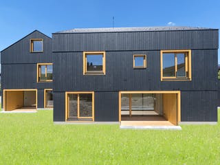 Fertighaus Black von Huber Holzbau, Satteldach-Klassiker Außenansicht 2