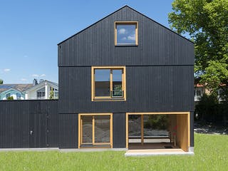 Fertighaus Black von Huber Holzbau, Satteldach-Klassiker Außenansicht 4
