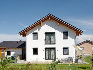 Fertighaus Himmelreich von Huber Holzbau, Satteldach-Klassiker Außenansicht 1