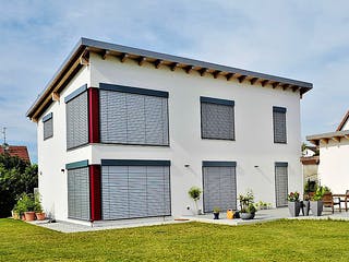 Fertighaus Roteck von Huber Holzbau, Pultdachhaus Außenansicht 1