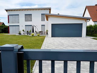 Fertighaus Roteck von Huber Holzbau, Pultdachhaus Außenansicht 7