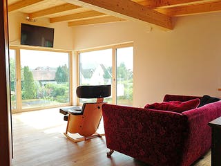 Fertighaus Roteck von Huber Holzbau, Pultdachhaus Innenansicht 1