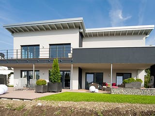 Fertighaus Seiffahrtsburg von Hunoldhaus, Pultdachhaus Außenansicht 2