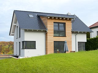 Fertighaus Tännreisig von Hunoldhaus, Satteldach-Klassiker Außenansicht 2