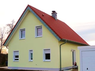 Massivhaus ICON 3.01 von Dennert Massivhaus Schlüsselfertig ab 153218€, Satteldach-Klassiker Außenansicht 1