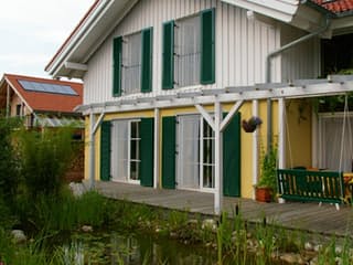Fertighaus Igling von Holzhaus Rosskopf Schlüsselfertig ab 479000€, Satteldach-Klassiker Außenansicht 4