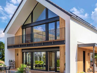 Fertighaus Vitalhaus Klara von Regnauer Hausbau, Satteldach-Klassiker Außenansicht 1