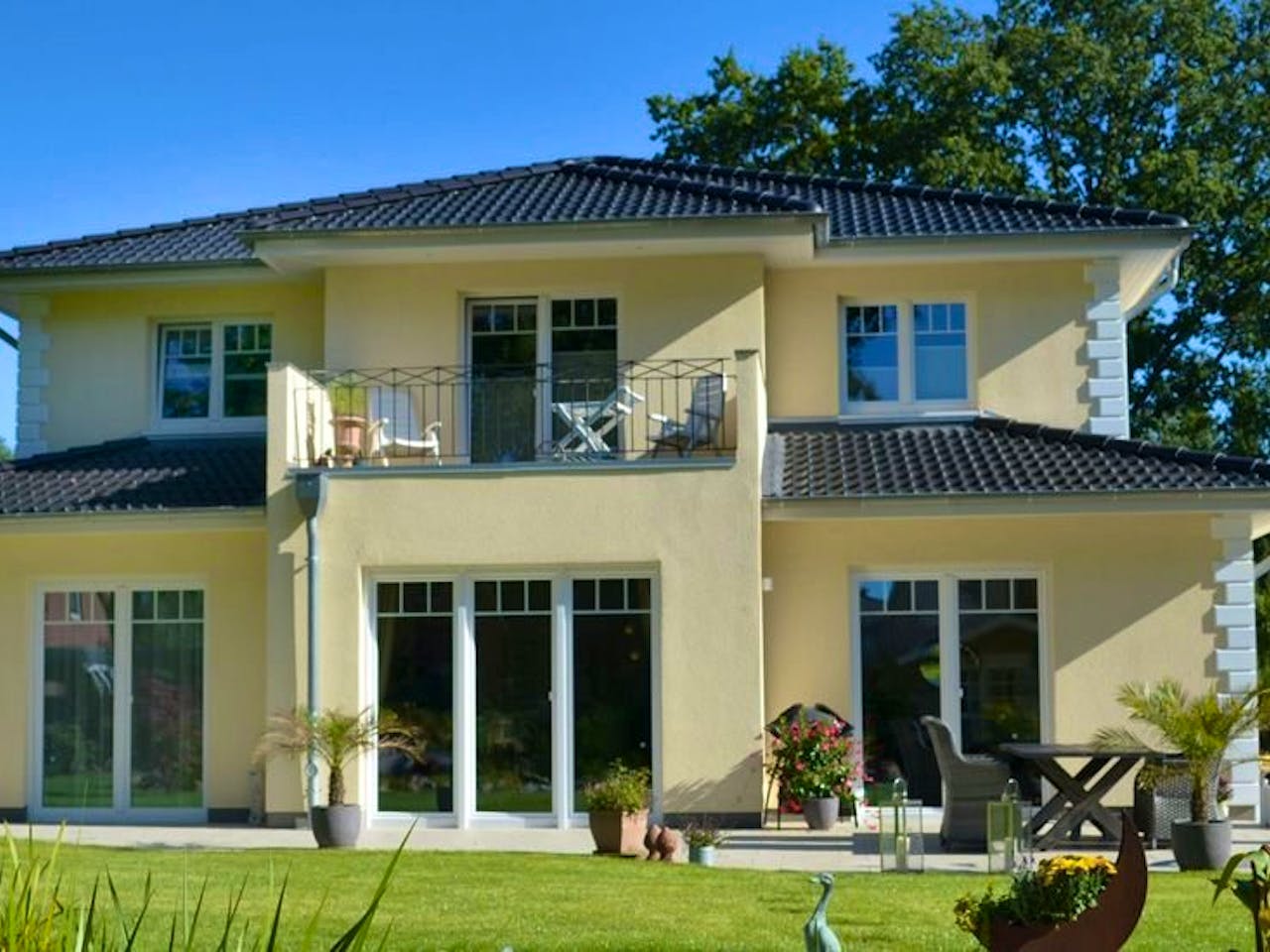 Massivhaus Haus Palermo von GfG-Architektenhäuser,  Außenansicht 1