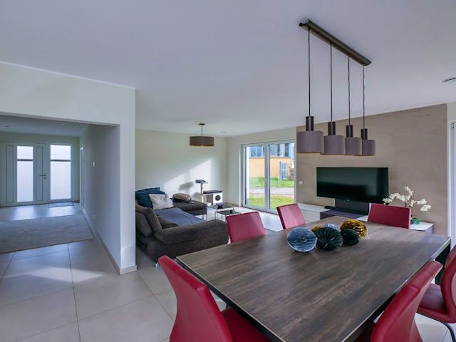 Fertighaus Jubiläumshaus Stadtvilla mit Zeltdach von Holz & Dach Living Ausbauhaus ab 284499€, Stadtvilla Innenansicht 1