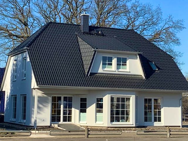 Fertighaus Musterhaus Heßdorf von ScanHaus Marlow, Außenansicht 1 Fertighaus Musterhaus Heßdorf von ScanHaus Marlow, Außenansicht 1