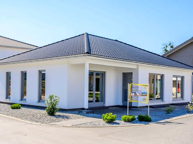Fertighaus Musterhauscenter Dresden - SH 117 B - VAR. A1 von ScanHaus Marlow, Bungalow Außenansicht 1