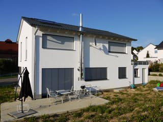 Fertighaus Ingmar von Holzhaus Rosskopf Schlüsselfertig ab 449000€, Satteldach-Klassiker Außenansicht 1