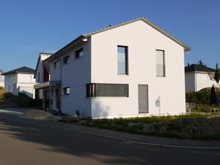 Fertighaus Ingmar von Holzhaus Rosskopf Schlüsselfertig ab 449000€, Satteldach-Klassiker Außenansicht 3