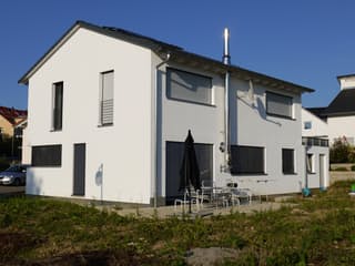 Fertighaus Ingmar von Holzhaus Rosskopf Schlüsselfertig ab 449000€, Satteldach-Klassiker Außenansicht 4