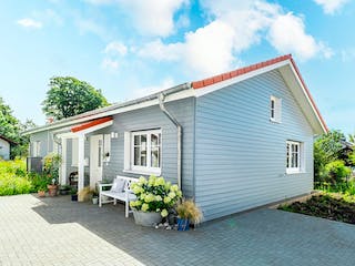 Fertighaus Bungalow mit Holzfassade von ISOWOODHAUS, Bungalow Außenansicht 1