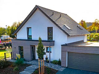 Fertighaus Modernes Einfamilienhaus von ISOWOODHAUS, Satteldach-Klassiker Außenansicht 1