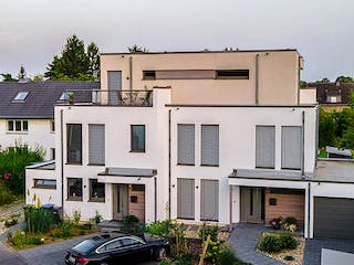 Fertighaus Zweifamilienhaus in Köln von ISOWOODHAUS, Cubushaus Außenansicht 1