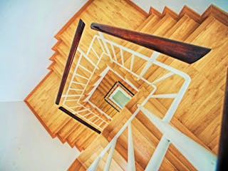 Treppe Platzbedarf: So gelingt die Treppenplanung sicher